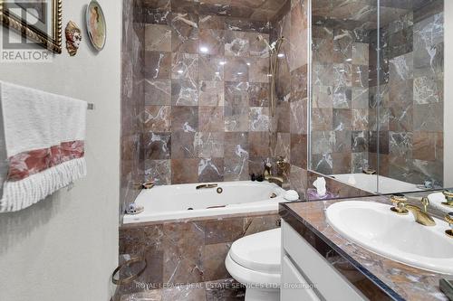 #Ph5 -130 Carlton St, Toronto, ON - Indoor Photo Showing Bathroom
