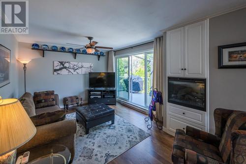 108 4Th Street, Kaleden, BC - Indoor Photo Showing Living Room
