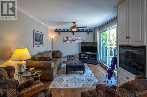 108 4Th Street, Kaleden, BC - Indoor Photo Showing Living Room