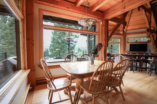 4794 Holland Creek Ridge Road, Windermere, BC - Indoor Photo Showing Dining Room