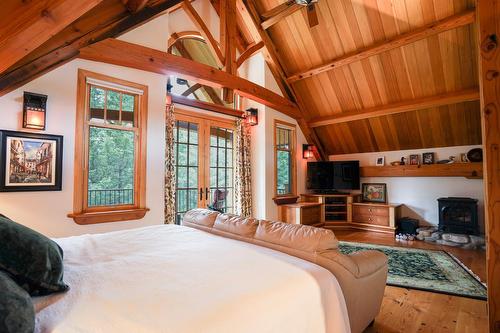 4794 Holland Creek Ridge Road, Windermere, BC - Indoor Photo Showing Bedroom