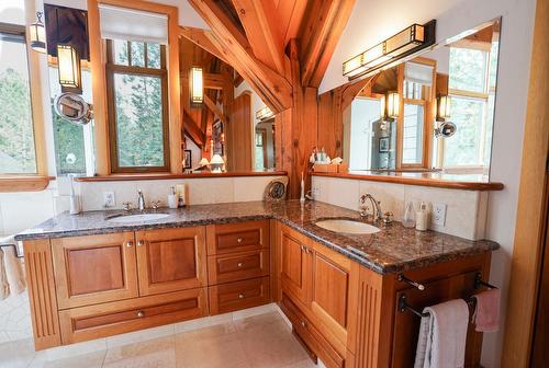 4794 Holland Creek Ridge Road, Windermere, BC - Indoor Photo Showing Bathroom