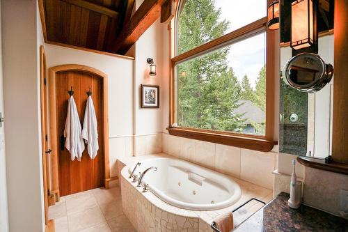 4794 Holland Creek Ridge Road, Windermere, BC - Indoor Photo Showing Bathroom