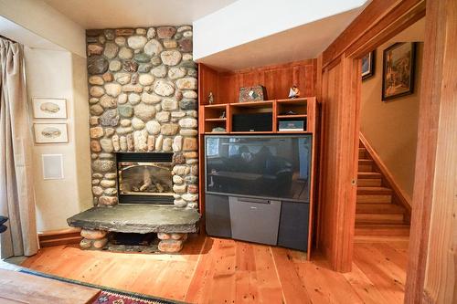 4794 Holland Creek Ridge Road, Windermere, BC - Indoor With Fireplace