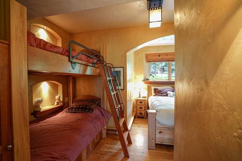 4794 Holland Creek Ridge Road, Windermere, BC - Indoor Photo Showing Bedroom