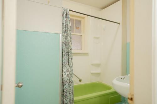 1141 Erickson Road, Creston, BC - Indoor Photo Showing Bathroom