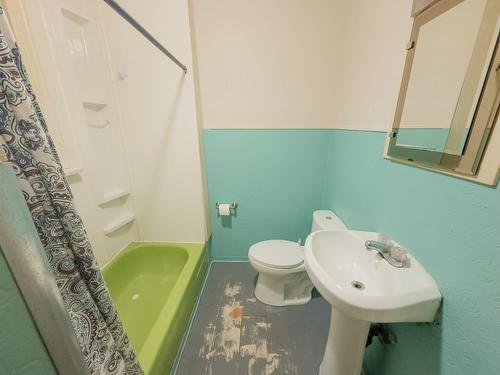 1141 Erickson Road, Creston, BC - Indoor Photo Showing Bathroom