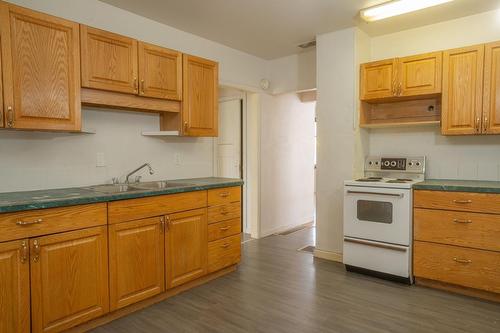 1141 Erickson Road, Creston, BC - Indoor Photo Showing Kitchen With Double Sink