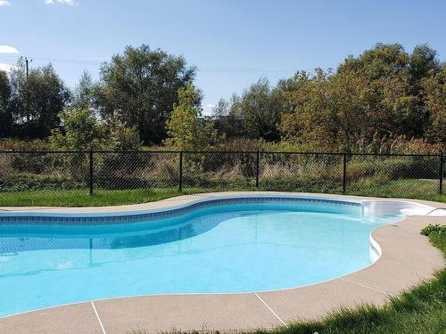 Piscine - 2-4365 Ch. Des Prairies, Brossard, QC - Outdoor With In Ground Pool With Backyard