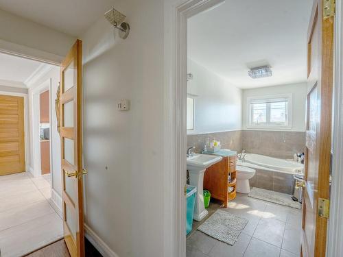 Vue d'ensemble - 1550 Rue De Grandes-Piles, Laval (Duvernay), QC - Indoor Photo Showing Bathroom
