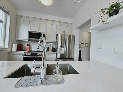 575 Woodward Avenue|Unit #84, Hamilton, ON - Indoor Photo Showing Kitchen With Double Sink With Upgraded Kitchen