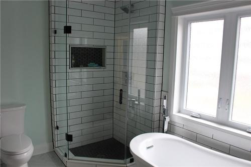 25 Park Street E, Hamilton, ON - Indoor Photo Showing Bathroom
