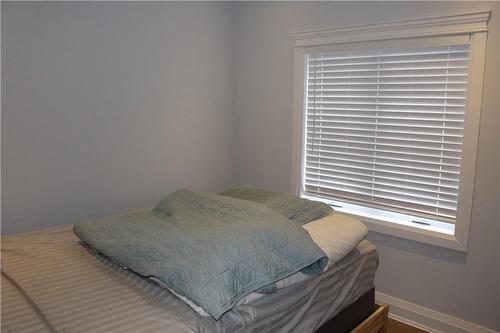 25 Park Street E, Hamilton, ON - Indoor Photo Showing Bedroom