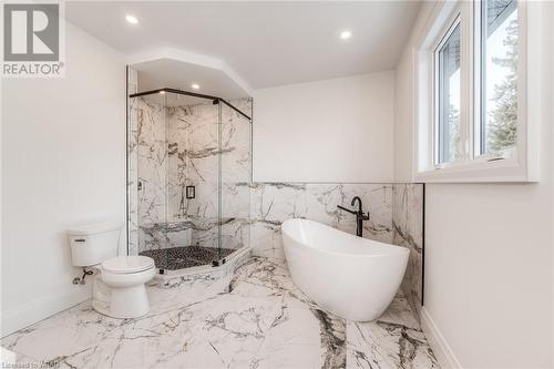 102 Dawson Street, Waterloo, ON - Indoor Photo Showing Bathroom
