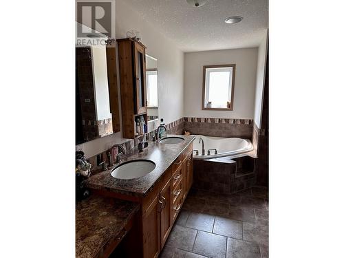 3405 218 Road, Dawson Creek, BC - Indoor Photo Showing Bathroom