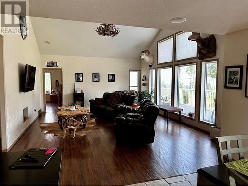 3405 218 Road, Dawson Creek, BC - Indoor Photo Showing Living Room