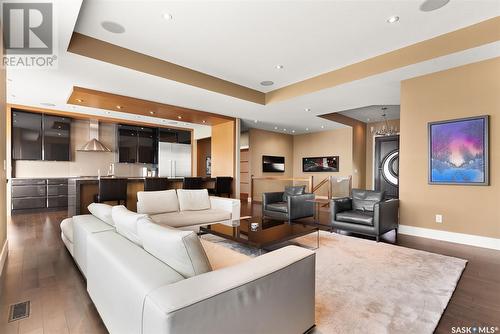 6106 Wascana Court, Regina, SK - Indoor Photo Showing Living Room