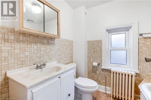 45 East Bend Avenue N, Hamilton, ON - Indoor Photo Showing Bathroom