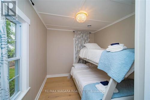 317 Lakewood Ave, Fort Erie, ON - Indoor Photo Showing Bedroom