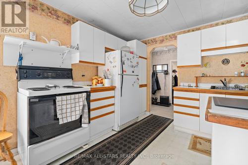 66 West St N, Kawartha Lakes, ON - Indoor Photo Showing Kitchen