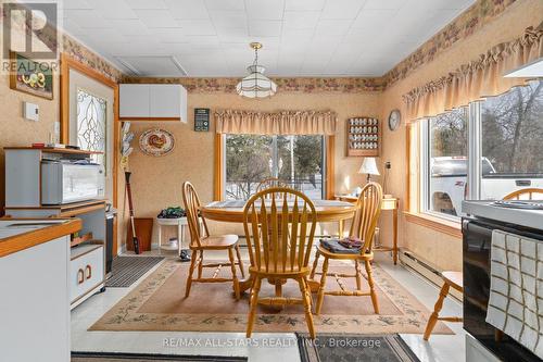 66 West Street N, Kawartha Lakes, ON - Indoor Photo Showing Dining Room
