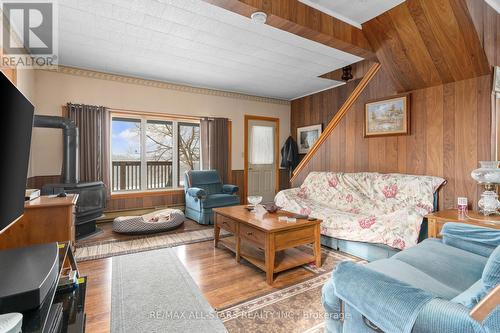 66 West Street N, Kawartha Lakes, ON - Indoor Photo Showing Living Room