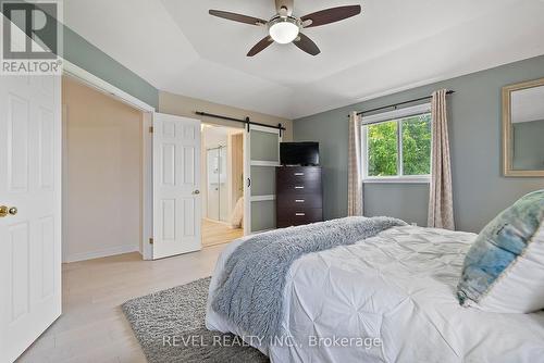 4472 Kathleen Cres, Niagara Falls, ON - Indoor Photo Showing Bedroom
