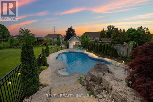 4472 Kathleen Cres, Niagara Falls, ON - Outdoor With In Ground Pool With View