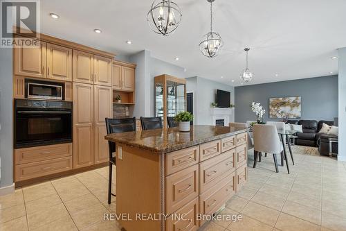 7847 Cathedral Dr, Niagara Falls, ON - Indoor Photo Showing Kitchen