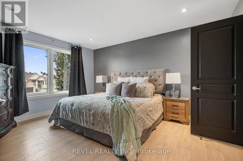 7847 Cathedral Dr, Niagara Falls, ON - Indoor Photo Showing Bedroom