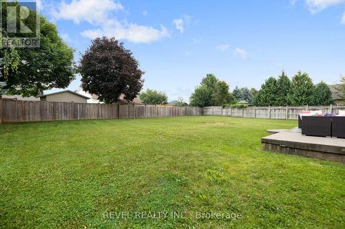 7847 Cathedral Dr, Niagara Falls, ON - Outdoor With Backyard