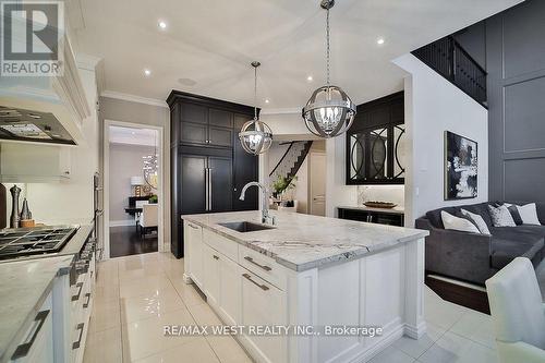 70 Tiburon Tr, Vaughan, ON - Indoor Photo Showing Kitchen With Upgraded Kitchen