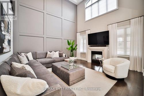70 Tiburon Tr, Vaughan, ON - Indoor Photo Showing Living Room With Fireplace