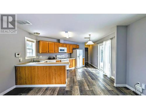 5609 Canim-Hendrix Lake Road, 100 Mile House, BC - Indoor Photo Showing Kitchen