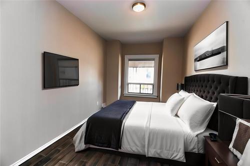 281 East Avenue N, Hamilton, ON - Indoor Photo Showing Bedroom