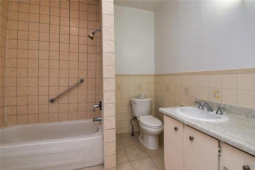 281 East Avenue N, Hamilton, ON - Indoor Photo Showing Bathroom