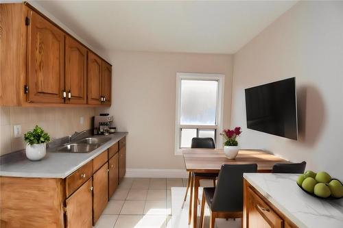 281 East Avenue N, Hamilton, ON - Indoor Photo Showing Kitchen With Double Sink