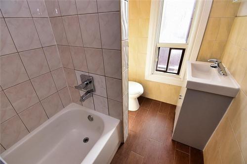 281 East Avenue N, Hamilton, ON - Indoor Photo Showing Bathroom