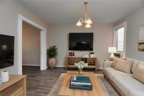281 East Avenue N, Hamilton, ON - Indoor Photo Showing Living Room