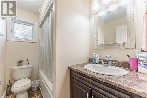 376 James Street, Pembroke, ON - Indoor Photo Showing Bathroom