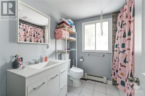 Upper Unit - 44 Lazy Nol Court, Ottawa, ON - Indoor Photo Showing Bathroom