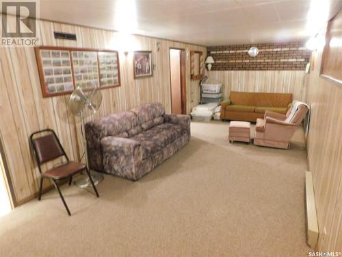 16 H Avenue, Willow Bunch, SK - Indoor Photo Showing Bedroom