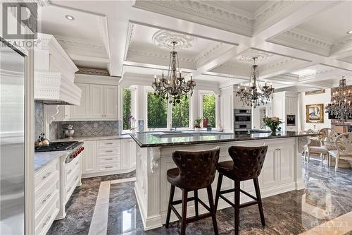 5818 Queenscourt Crescent, Ottawa, ON - Indoor Photo Showing Kitchen With Upgraded Kitchen