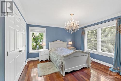 5818 Queenscourt Crescent, Ottawa, ON - Indoor Photo Showing Bedroom
