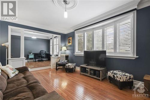 5448 North Drive, Ottawa, ON - Indoor Photo Showing Living Room