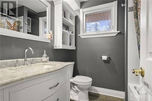 5448 North Drive, Ottawa, ON - Indoor Photo Showing Bathroom