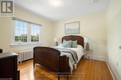 3855 St James Ave, Niagara Falls, ON - Indoor Photo Showing Bedroom