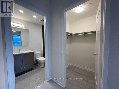 802 - 28 Freeland Street, Toronto, ON - Indoor Photo Showing Bathroom