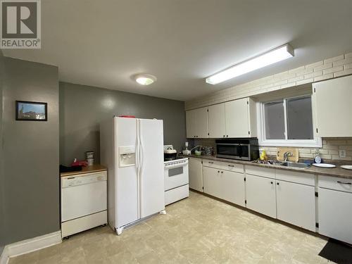 225 Rekela St, Timmins, ON - Indoor Photo Showing Kitchen With Double Sink