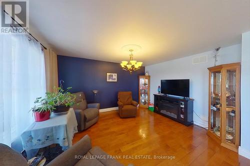 821 South Street, Douro-Dummer, ON - Indoor Photo Showing Living Room